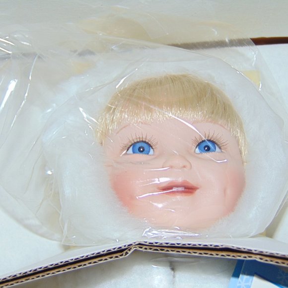 Learning to Fly - Snow Babies Doll - Ashton Drake Series - Picture 5 of 8